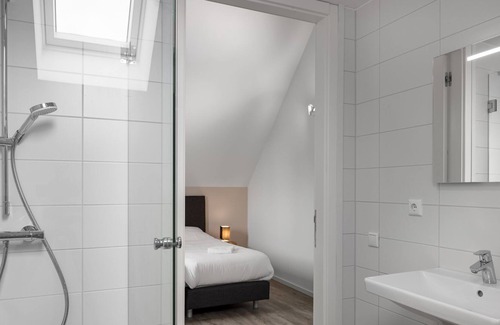 Wolphaartsdijk Villa | Comfortable villa with dishwasher, on a resort near the Veerse Meer