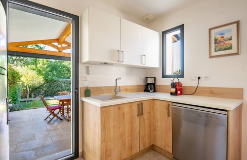 Oppede Villa | Comfortable Villa for 6, with pool and views and easy walking distance to Oppede