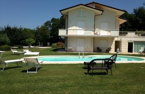 Montelabbate Villa | Comfortable Villa in Montelabbate with Private Pool