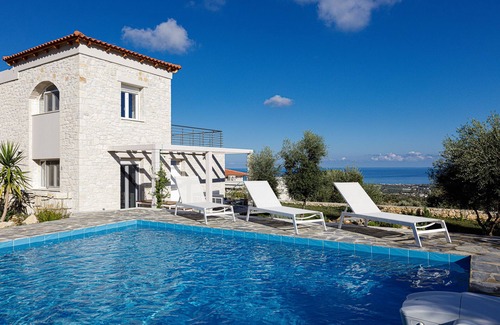 Agia Triada House | Comfortable villa with pool