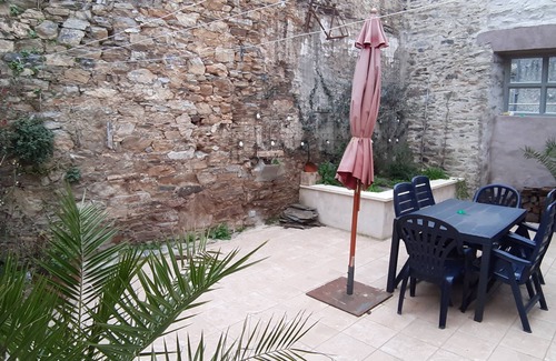 Les Ilhes House | Comfortable village house with terrace.