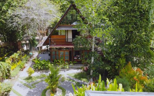 Kuta Ski Chalet | Comfortable Wood House second floor and attic