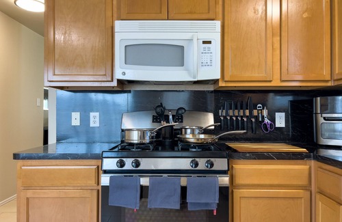 Houston House | Comfortable Work-Ready 4BR Suburban Home Near IAH Airport