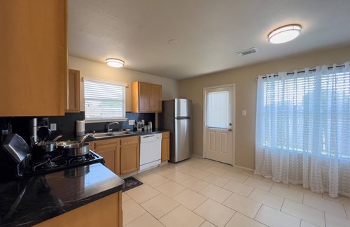 Houston House | Comfortable Work-Ready 4BR Suburban Home Near IAH Airport