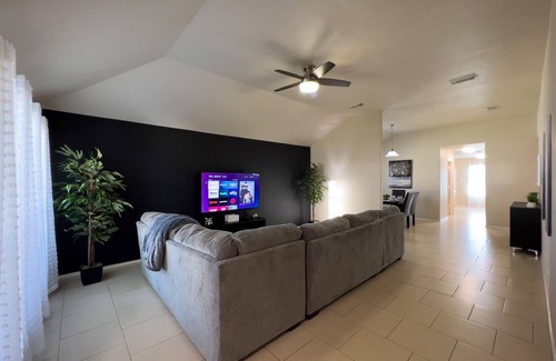 Houston House | Comfortable Work-Ready 4BR Suburban Home Near IAH Airport