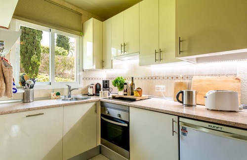 Torrox Costa Apartment | Comfortably furnished 4 Bed Apartment in well-kept garden