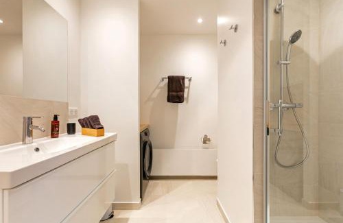 Puteaux House | Comfortion Norma - Suite de luxe avec vue sur la Tour Eiffel