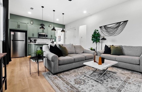 Cedar Crest Apartment | Comforts of Home - Dallas - Near Downtown with pool. Interns welcome