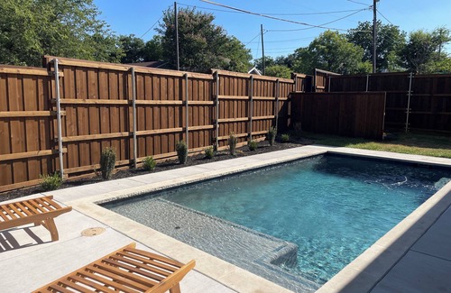 Cedar Crest Apartment | Comforts of Home - Dallas - Near Downtown with pool. Interns welcome
