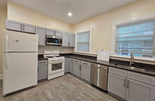 Inman Square Apartment | Comforts of your home in tranquility, Harvard Square