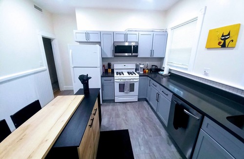 Inman Square Apartment | Comforts of your home in tranquility, Harvard Square