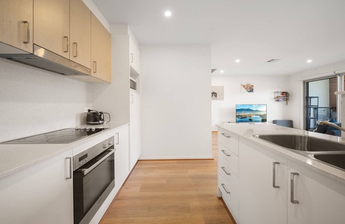 Wright Apartment | Comfy 1-Bed with Balcony in Tranquil Location