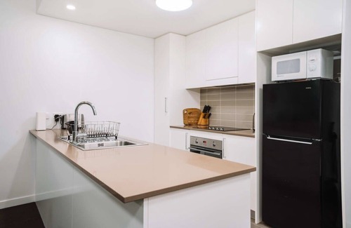 Phillip Apartment | Comfy 1-Bed with Spacious Courtyard & Parking