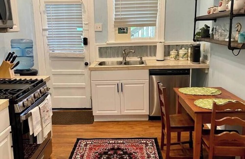 Greater Belhaven Apartment | Comfy 1 BR unit across from Belhaven Town Center