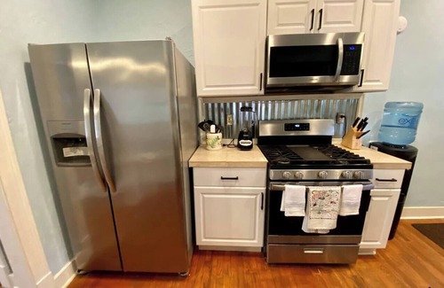 Greater Belhaven Apartment | Comfy 1 BR unit across from Belhaven Town Center