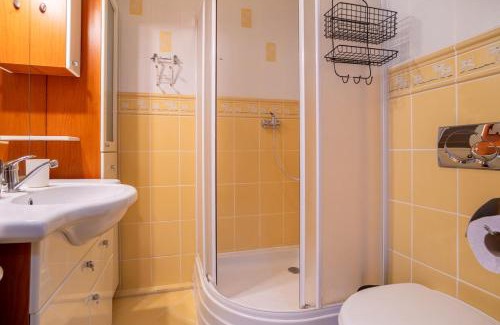 Cierny Balog Apartment | Comfy 1BR Apartment