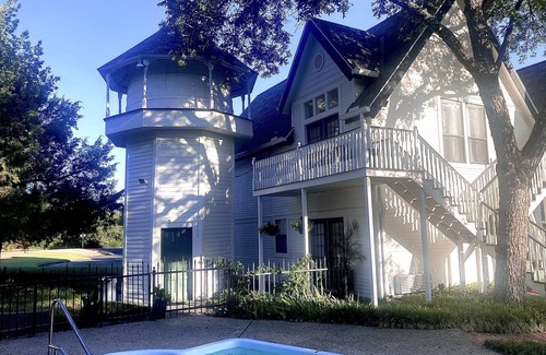 Weatherford Apartment | Comfy 2bedroom/1 bath apt, with a pool, large patio, near downtown Weatherford.