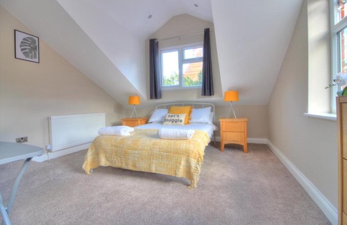 Reading Apartment | Comfy 2BR/2BTH APT in Central Reading w/ Parking