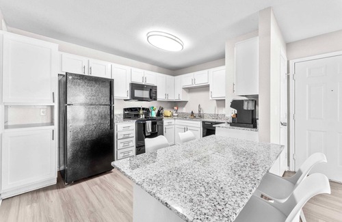 Pleasant Valley Apartment | Comfy 2BR King Suite w Gym close to DT