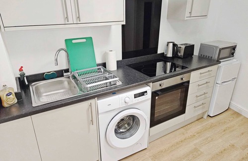 Hanham Apartment | Comfy 3-Bed Home in Redfield - Near City Centre