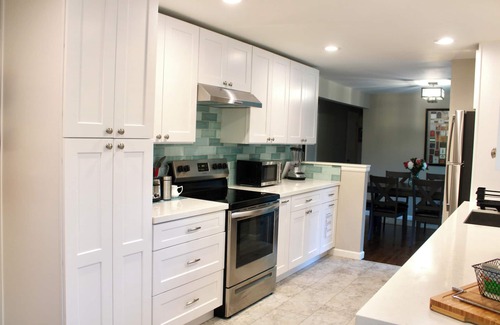 Edmonds House | Comfy 3 bedroom, pet-friendly home, big backyard, 5 minutes to Downtown Edmonds.