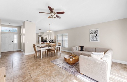 Chatham Park House | Comfy 3 bedroom with pool