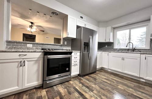 West Lafayette House | Comfy 3Bd House with Arcade, Ping Pong, Fire Pit, Walk to Purdue, Golf, Sports!