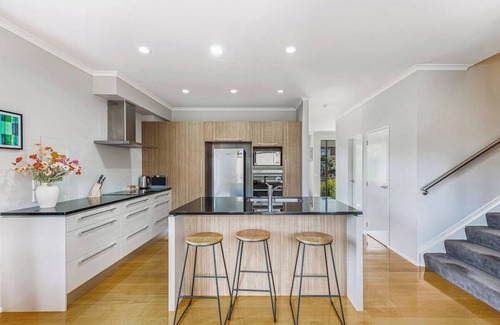 Greenlane - Ellerslie House | Comfy 4BR Home w/Mt. Wellington View Zodiak Stays