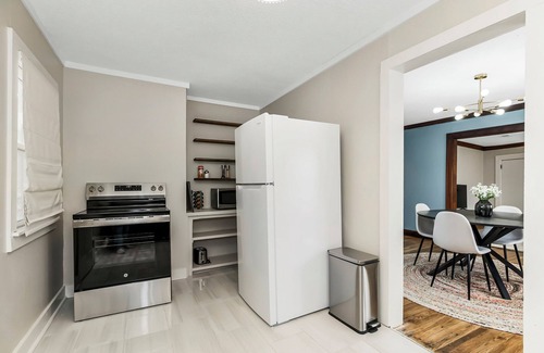 South Kansas City House | Comfy 4BR Near Hospitals, UMKC, Brookside, and Plaza