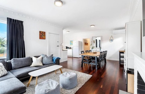 Mosman Park House | Comfy 60's era 3 Bedroom Entire home