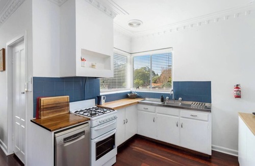 Mosman Park House | Comfy 60's era 3 Bedroom Entire home