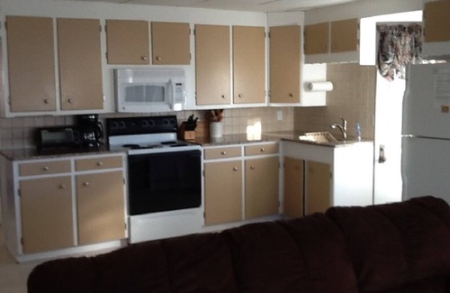 Surf City House | Comfy & Airy 2 Bedroom 2nd floor Apartment with great deck 4th from Ocean