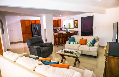 Uvita House | Comfy and Convenient Home Minutes from Beach National Park