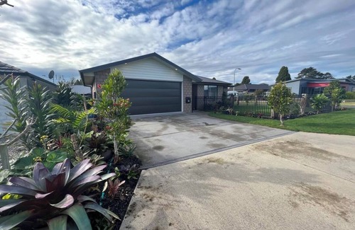 Waitara House | Comfy and Convenient Modern Waitara Home
