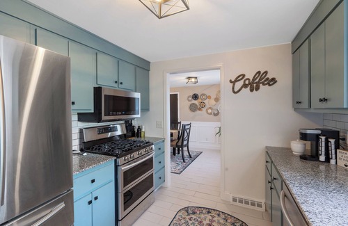 Eastside House | Comfy and cozy 4-bedroom minutes to SU, Hospitals, and downtown Syracuse