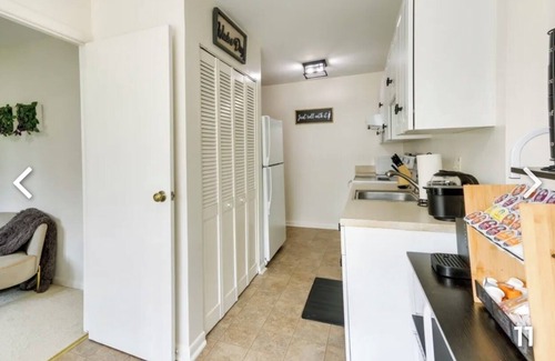 West Laurel Condo | Comfy and cozy