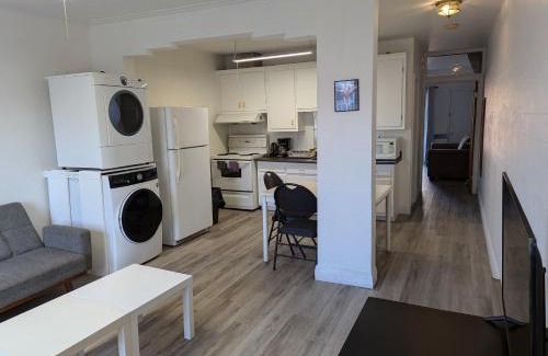 Ville-Emard Apartment | Comfy apartment close to Metro Monk station with self check in
