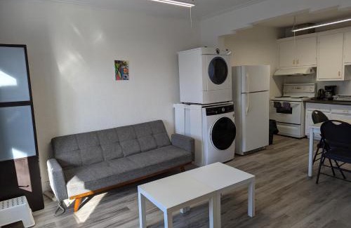 Ville-Emard Apartment | Comfy apartment close to Metro Monk station with self check in