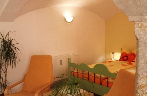Weißig Apartment | Comfy Apartment in Weißig with Garden