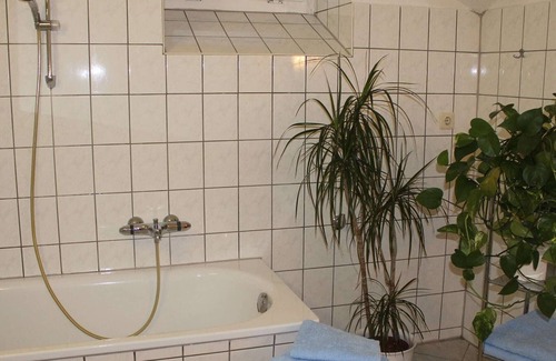 Weißig Apartment | Comfy Apartment in Weißig with Garden