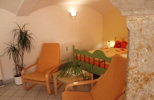 Weißig Apartment | Comfy Apartment in Weißig with Garden
