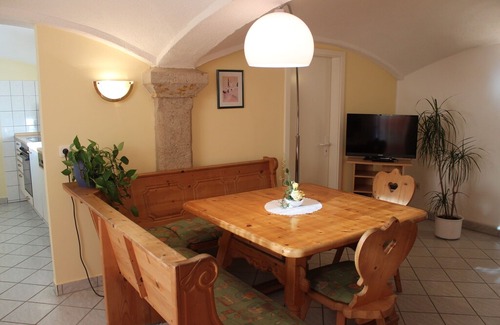 Weißig Apartment | Comfy Apartment in Weißig with Garden