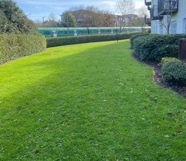 Sutton Cross House | Comfy Apartment near Dublin Airport with FREE PARKING