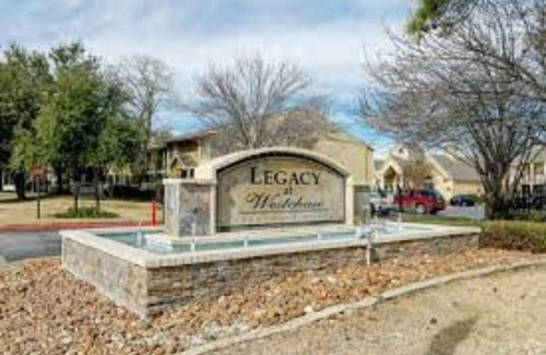 Westchase Apartment | Comfy apartment with beautiful pool & jacuzzi