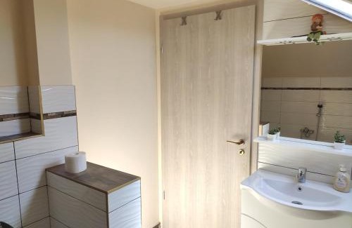 Vecses Apartment | Comfy Attic Near the Airport - Full