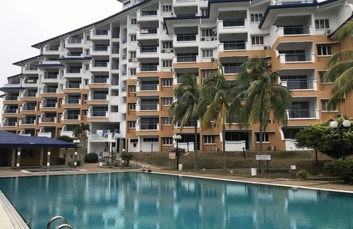 Tanjung Tanah Merah Apartment | Comfy Beachfront View at Seri Bulan Condominium Teluk Kemang