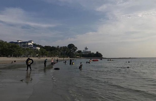 Tanjung Tanah Merah Apartment | Comfy Beachfront View at Seri Bulan Condominium Teluk Kemang