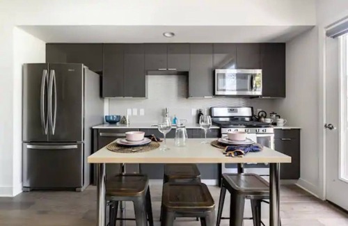 Holly Condo | Comfy Bijou Studio in Trendy East Austin