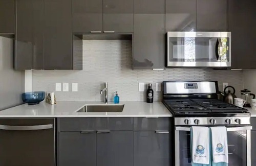 Holly Condo | Comfy Bijou Studio in Trendy East Austin