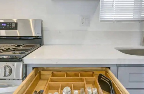Monterey Park House | Comfy Chalet - Centralize to restaurants, Minutes to Downtown LA/Sofi/Universal